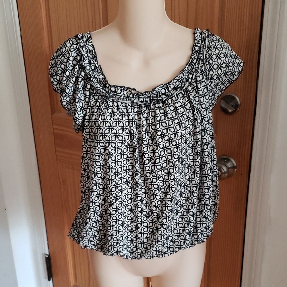 Max Studio Black and White Ruffled Cap Sleeve Blouse